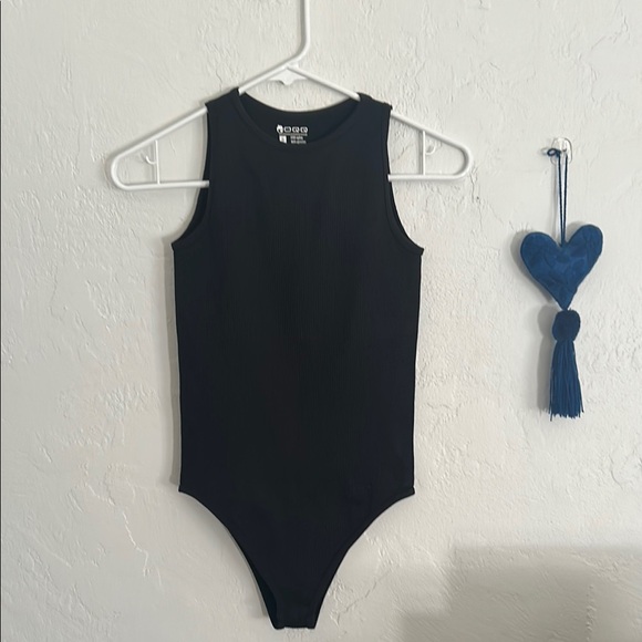 OQQ Black Tank With Button Closures - Picture 1 of 2
